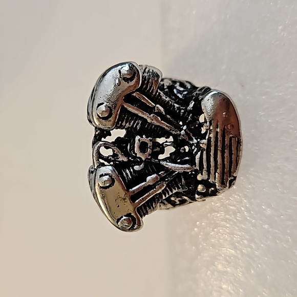 KNUCKLEHEAD Silvertone Size 13.5 Ring - Picture 4 of 6